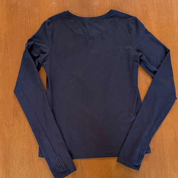 ALO Yoga Women's black Long Sleeve Tee - Picture 2 of 2